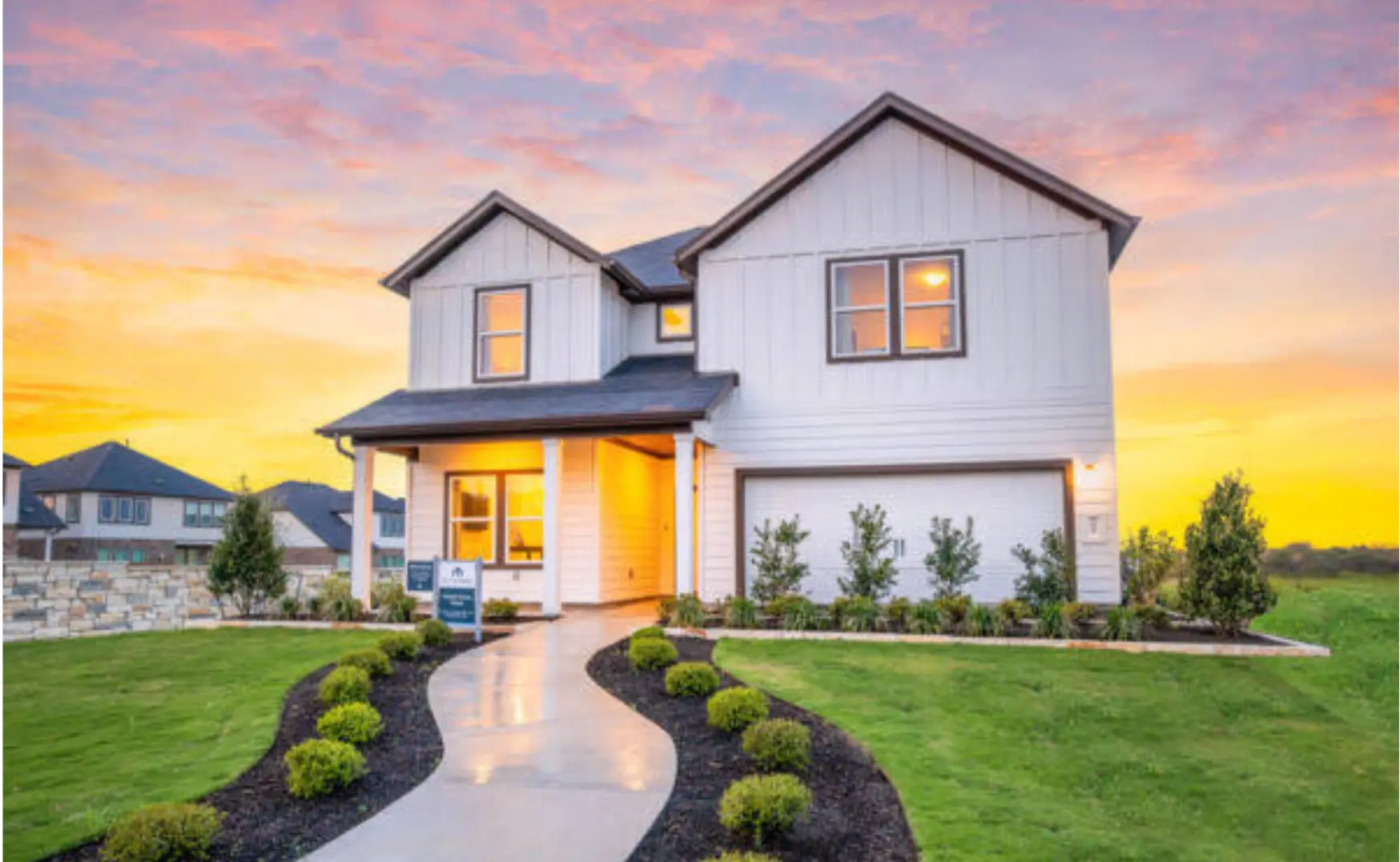 residential house with a wide garden and a very beautiful landscape in shallowater